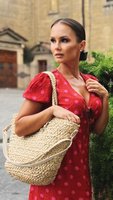 Letnia czerwona sukienka maxi z pęknięciem i dekoltem typu V