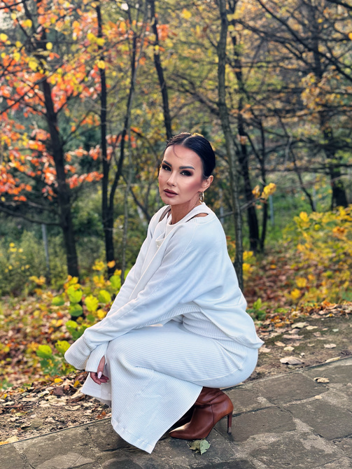 Asymmetric “Senti” Sweatshirt – Cream