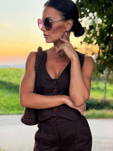Linen Story Vest – Chocolate