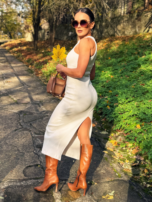 Sukienka prążkowana Senti - śmietankowa